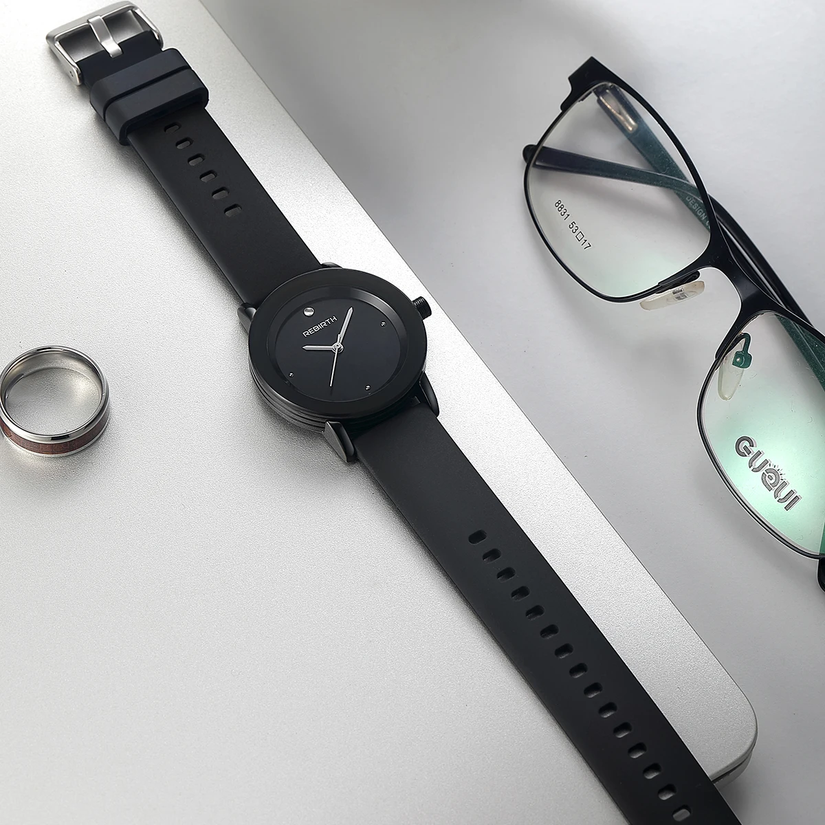 Simple and Casual Versatile Quartz Watch