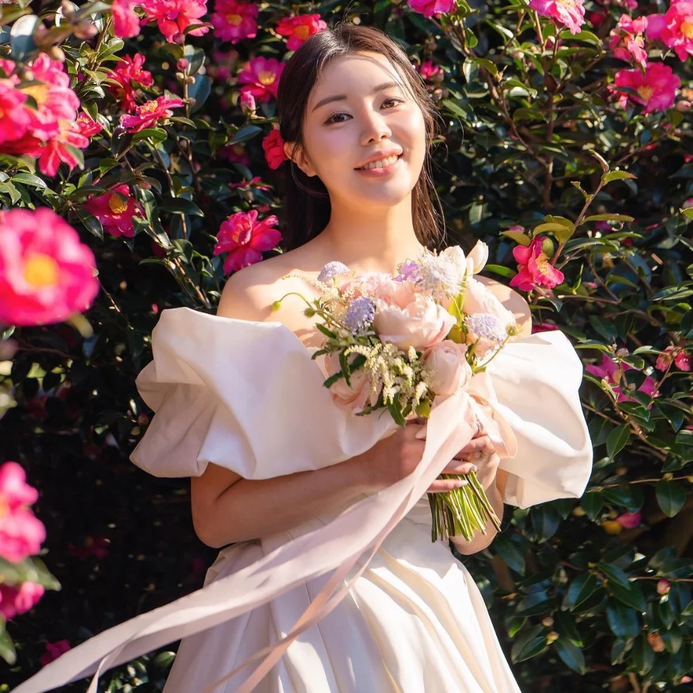   Corea personalizzato semplice con spalle scoperte A-line da sposa aperto sul retro tulle a strati drappeggiato in raso lunghezza del pavimento personalizzato