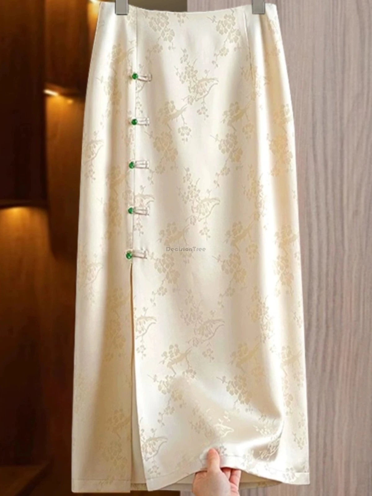 

Новая женская юбка-миди 2025 года в китайском стиле, жаккардовая, элегантная, традиционная, в стиле чонсам, с пуговицами, разрезом и эластичной талией, в стиле тан.