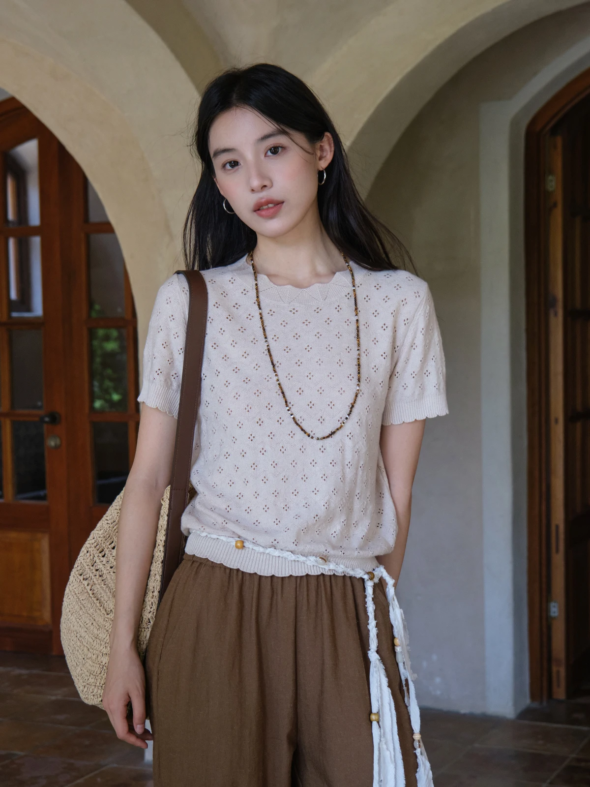 

Вязаный свитер Botanique из серии Early Autumn с ажурным узором в виде мелких цветов, из смесовой шерсти и хлопка, комфортный крой, круглый вырез или...