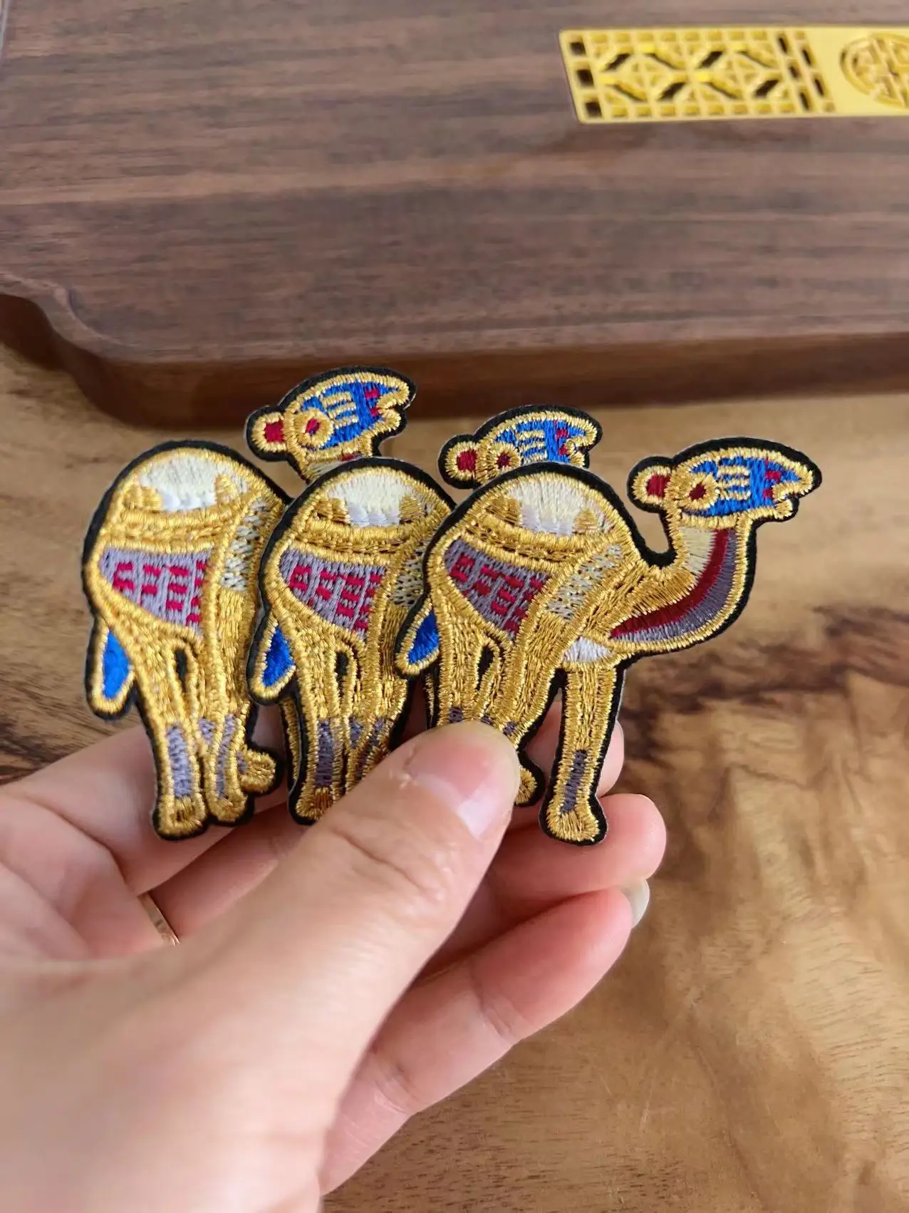 3pcs High-end Golden Silk Thread camel Embroidery Patches, Bright And Vibrant Colors, Used For Sewing/ironing Patches On Clothes