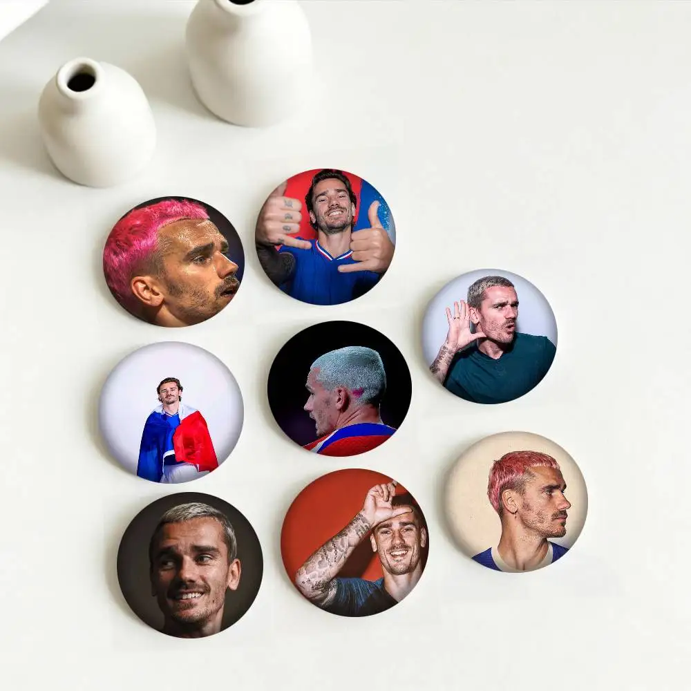 B-Basketball star Antoine Griezmann 25 32 44 58 75mm Badges Personalized Round Brooches Pins Accessory Gift