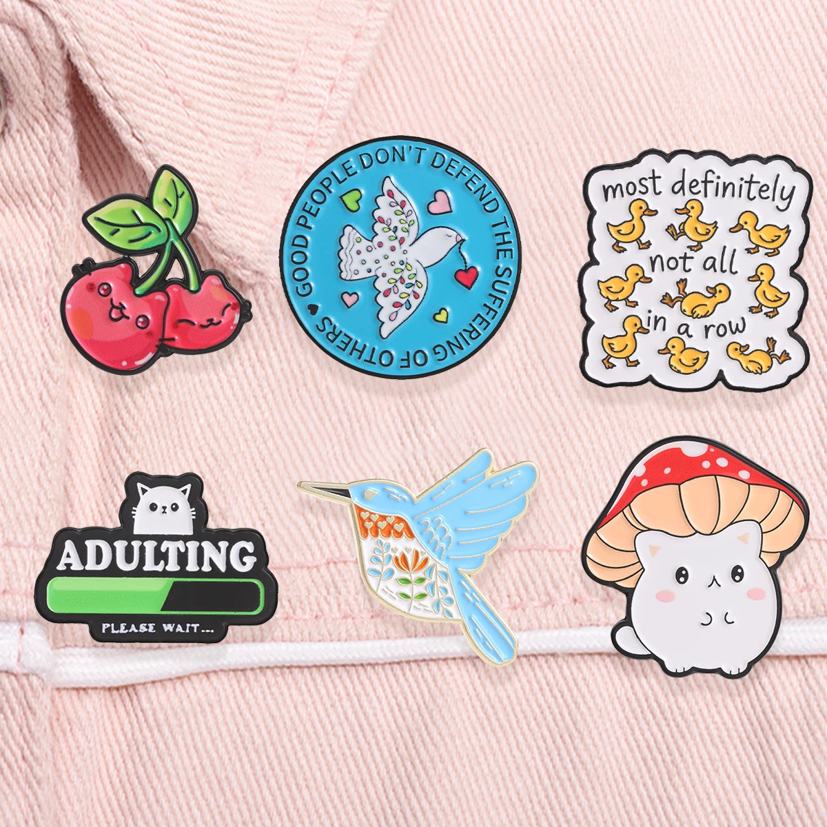 Juego de insignias de esmalte con dibujos animados, divertidos dijes de animales y frutas, insignias de cereza, gato, paloma, pato, colibrí y hongo, ideales como hermosos accesorios decorativos y regalos para mochilas y ropa.