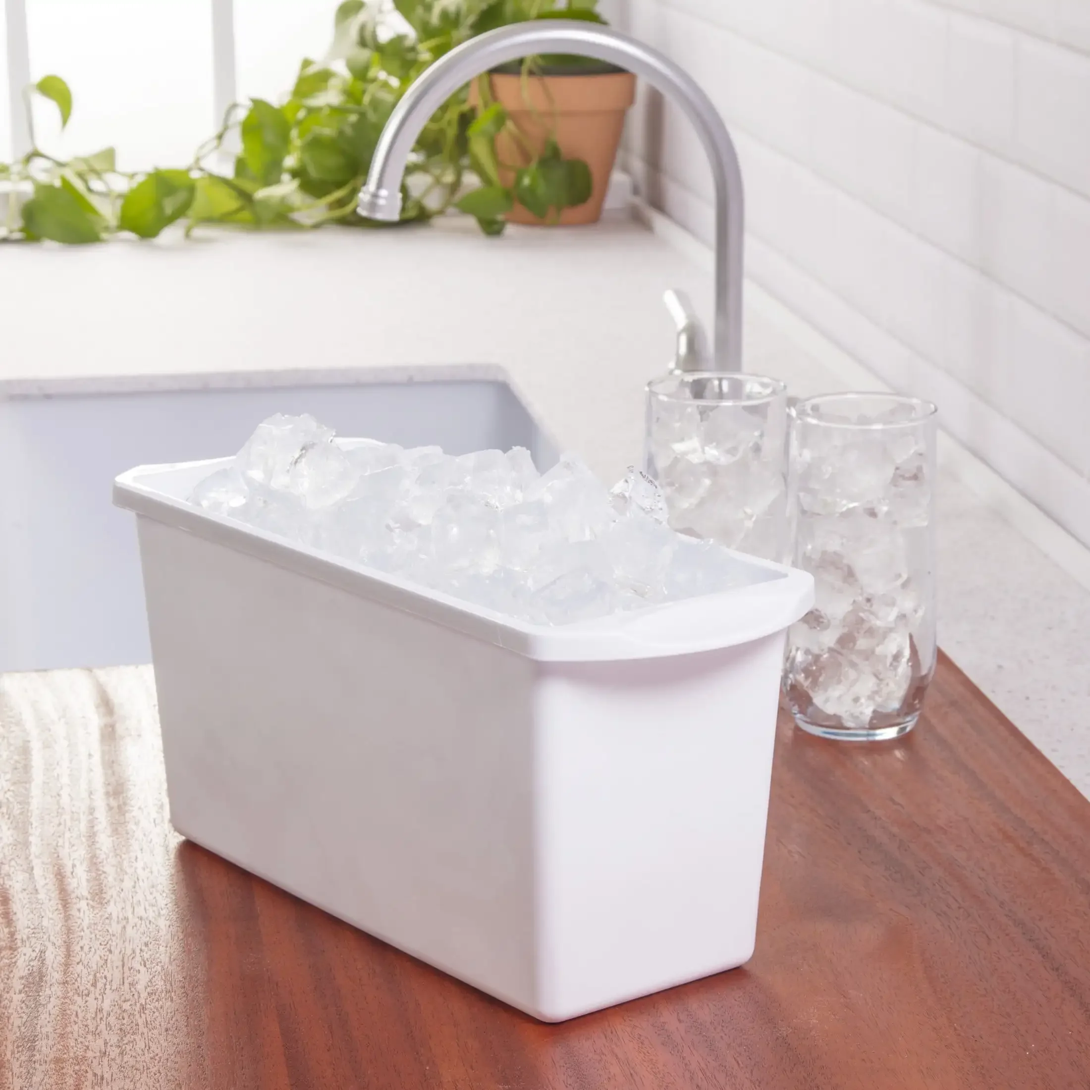 (6-pack) Ice cube trays, narrow design saves space and can also be used to organize food in the refrigerator