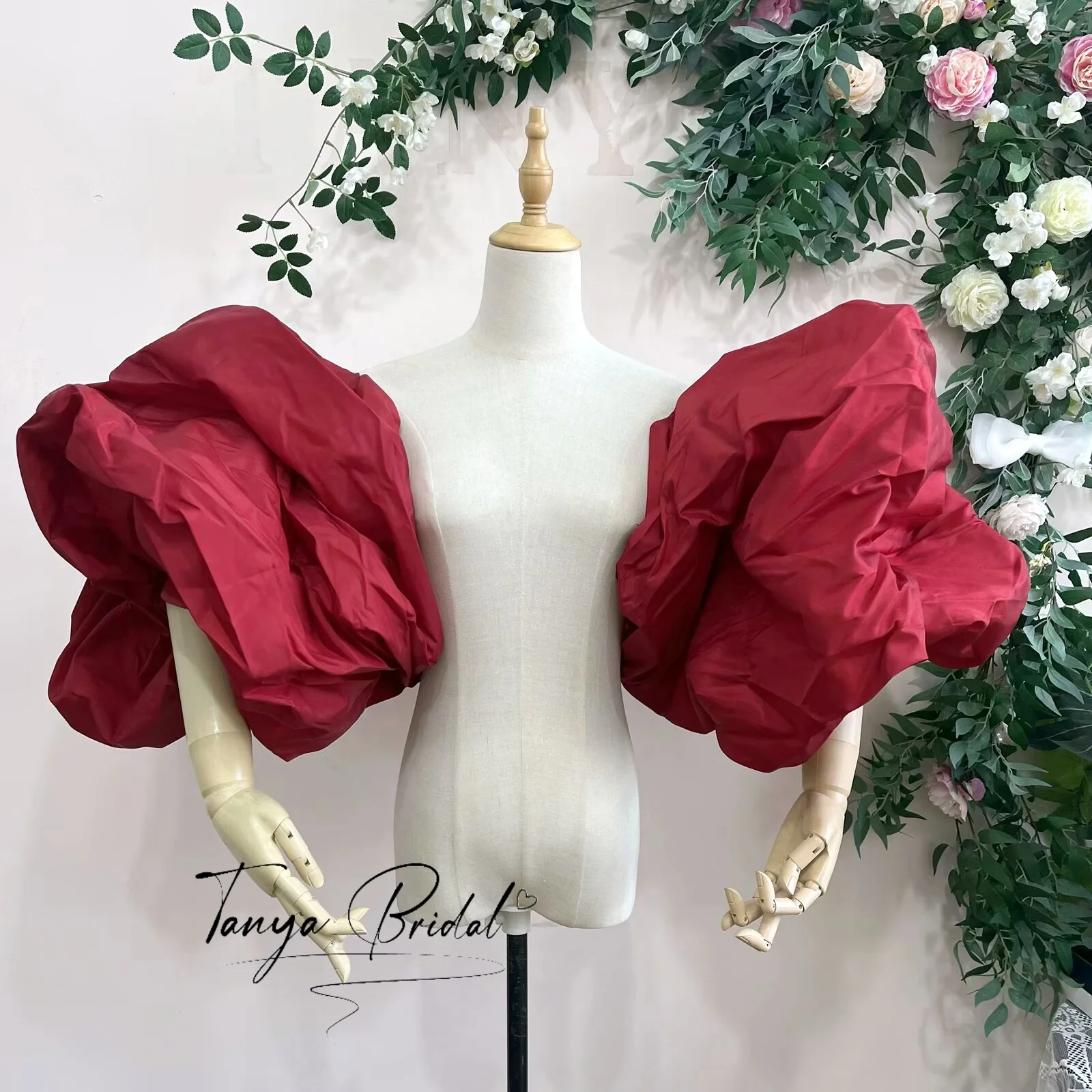 robe-de-soiree-en-taffetas-rouge-fonce-a-manches-bouffantes-avec-manches-amovibles-et-charmants-plis-pour-femmes