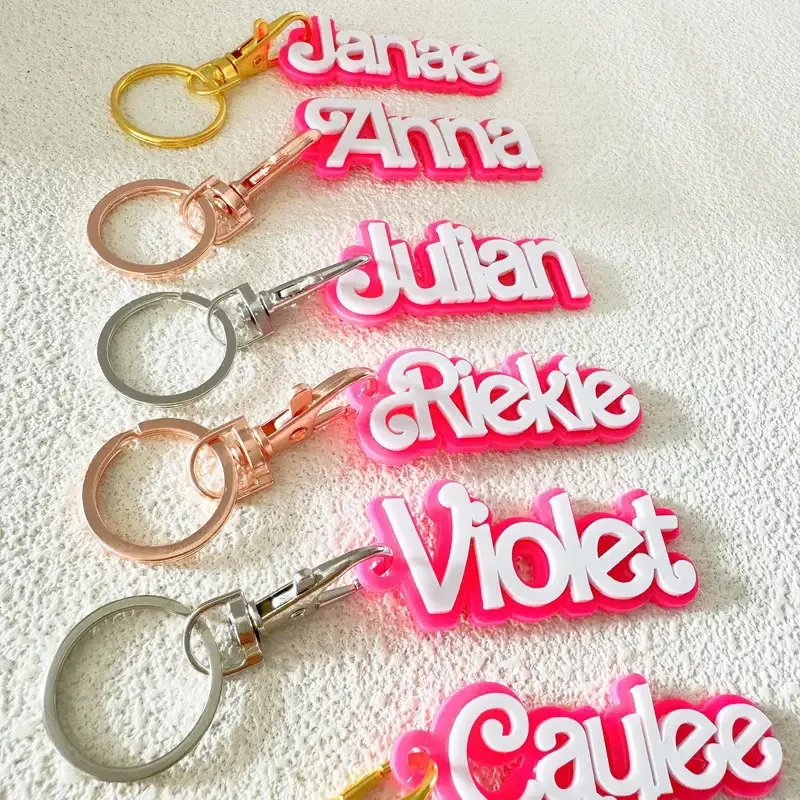 Llavero personalizado con letras en inglés, llavero Barbie, rosa roja, nombre personalizado, placa de identificación 3D, colgante para bolso de muñeca, regalo de cumpleaños