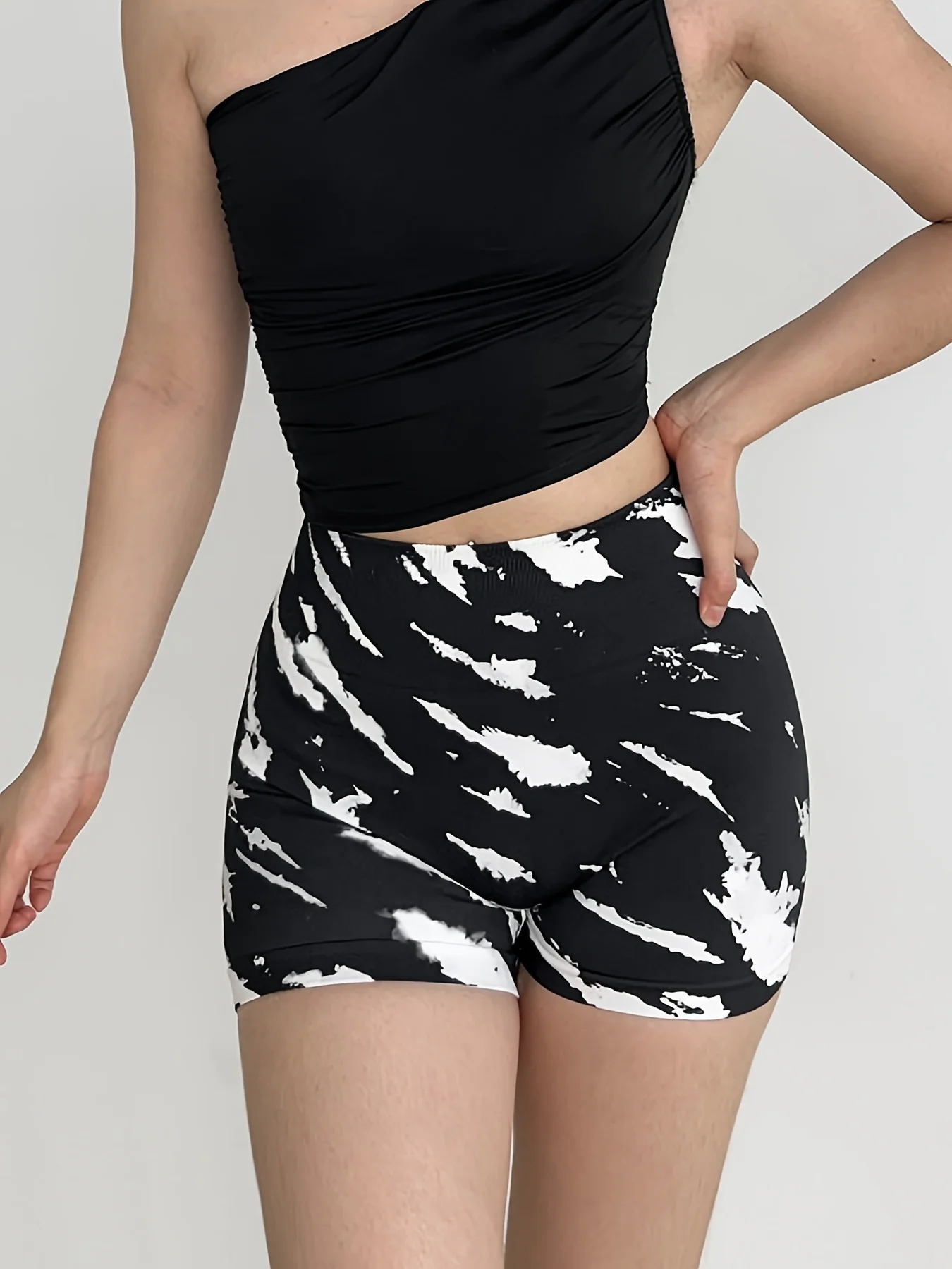 Seamless high waisted and hip lifting Tie dyeing exercise yoga shorts
