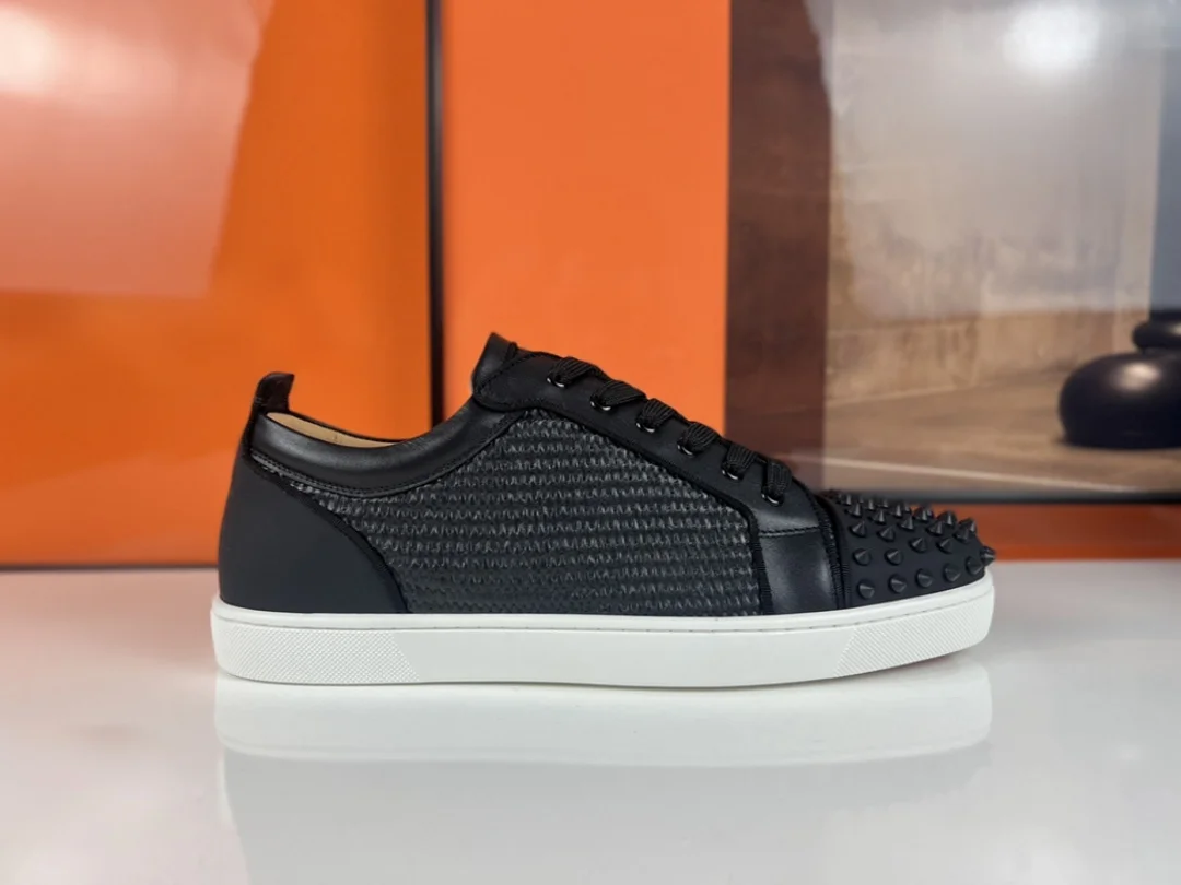 Luxury Low Top Black Weave Leather Shoes Spikes Toecap Sneakers Lace Up White Sole Red Bottom Shoes For Men Fashion Casual Shoes