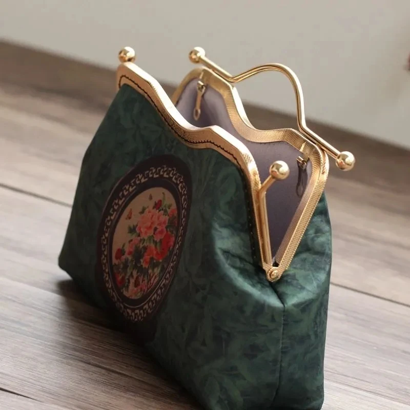 Vintage Metal Designer Bag Hand Shell Lock Women\'s Handbags Purses Chain Women Shoulder Crossbody Bag