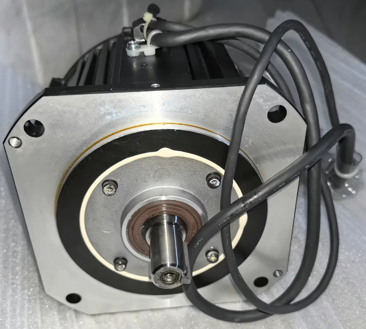 Original Genuine SGMDH-12A2A-YR13 Brand New Servo Motor，SGMDH 12A2A YR13，Fast shipping