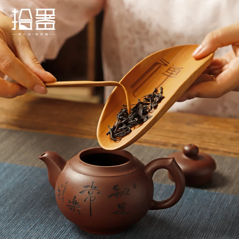 

Antique carbonized tea is a two-piece set of plum, orchid, bamboo and chrysanthemum handmade bamboo tea lotus, tea spoon, tea di