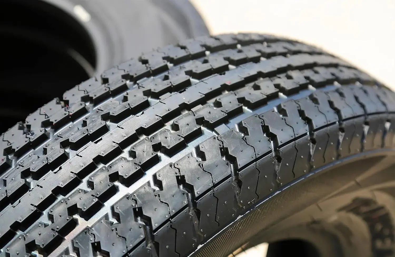توصيل سريع. مجموعة من 4 إطارات شعاعية مقطورة ST Radial II Premium - ST225/75R15 225/75/15 225/75-15 117/112L نطاق تحميل E L