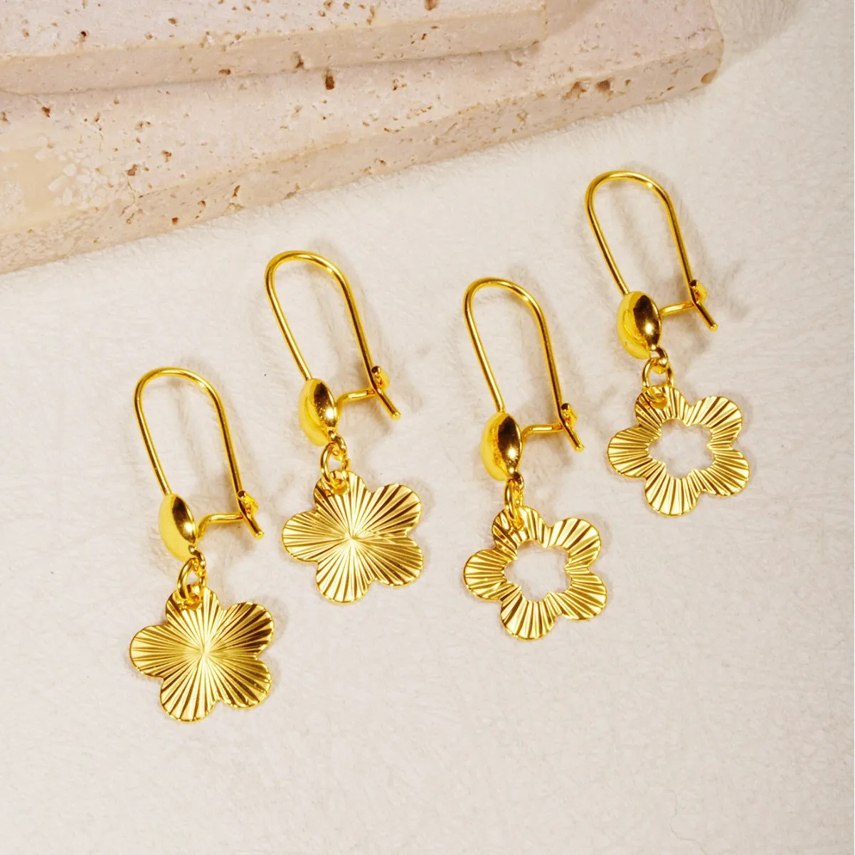 Europe and the United States cross-border popular copper-plated clover earrings jewelry retro temperament electroplated 24K car