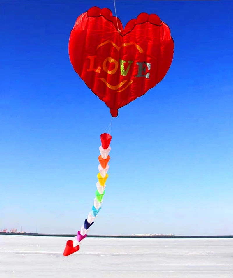 จัดส่งฟรีInflatable Kites Heart Kitesของเล่นกลางแจ้งสําหรับผู้ใหญ่Weifang KitesโรงงานลมKitesสําหรับผู้สูงอายุลมสายไฟ