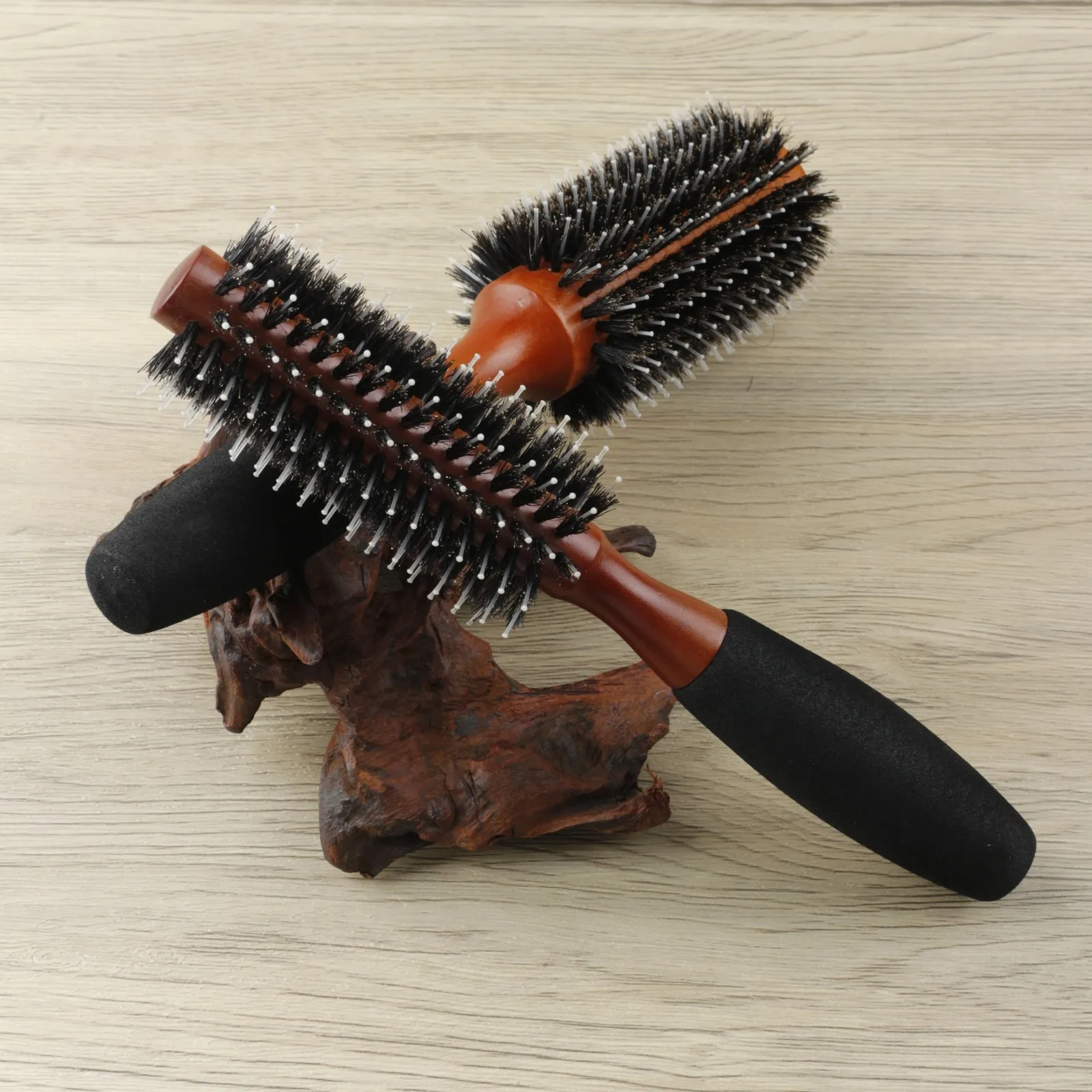 Professionelle Rundbürste mit Wildschweinborsten in 5 Größen, Holzgriff mit Anti-Rutsch-Funktion, für Salon und Zuhause, zum Föhnen, Locken und Volumen-Styling – Detail 14