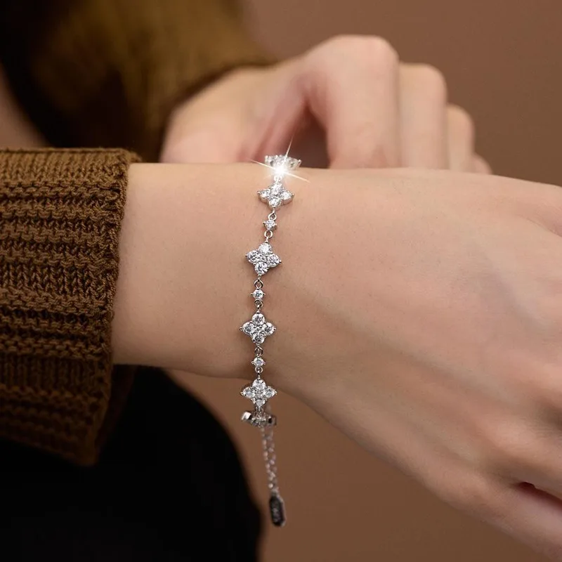 

Four Leaf Clover Bracelet White Moissanite Chain Exquisite Jewelry Women's Hand Accessories 2025 New Trend
