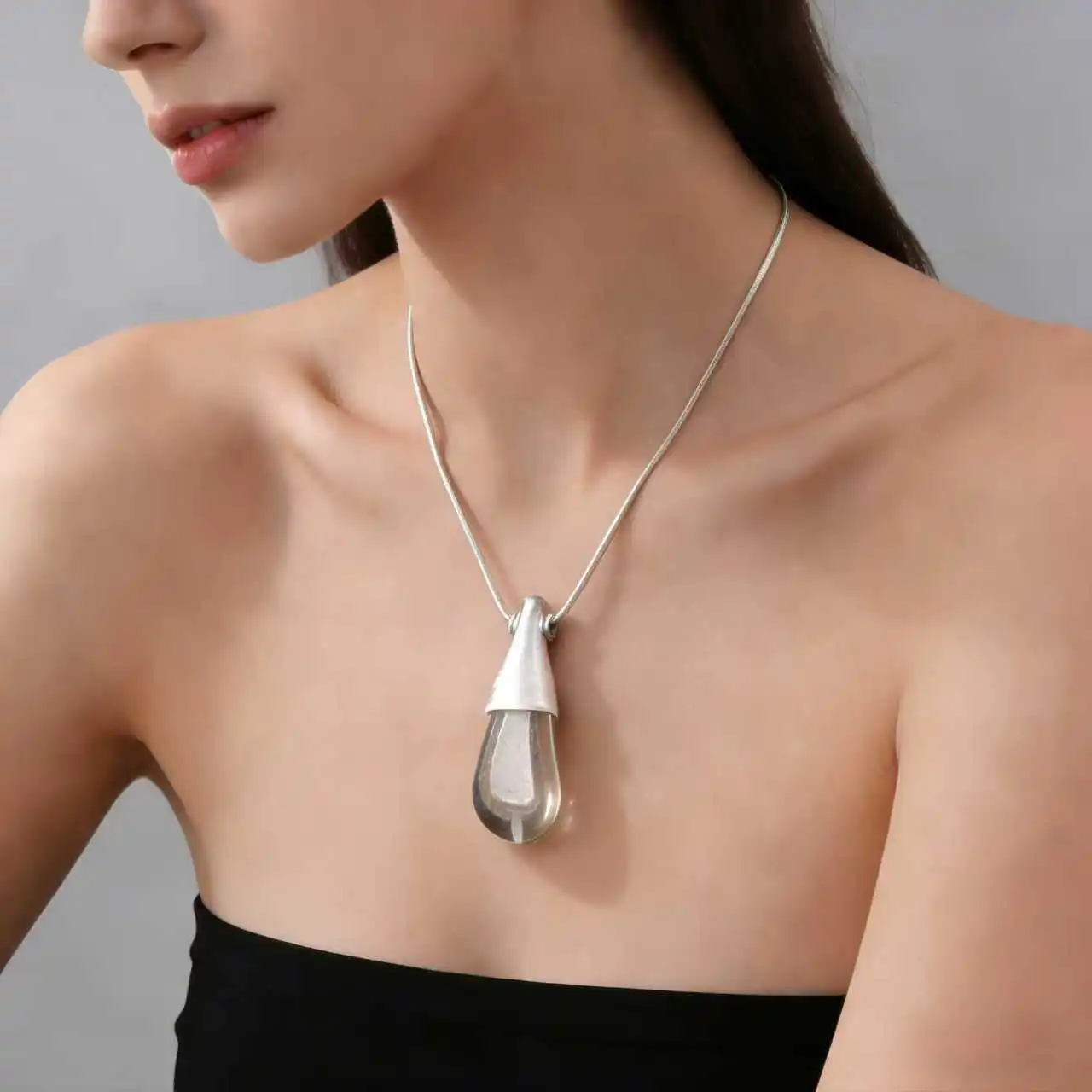 

Vintage Clear Water Drop Pendant Necklace for Women, Silver Tone Snake Chain Long Statement Necklace, Fashion Jewelry Gift