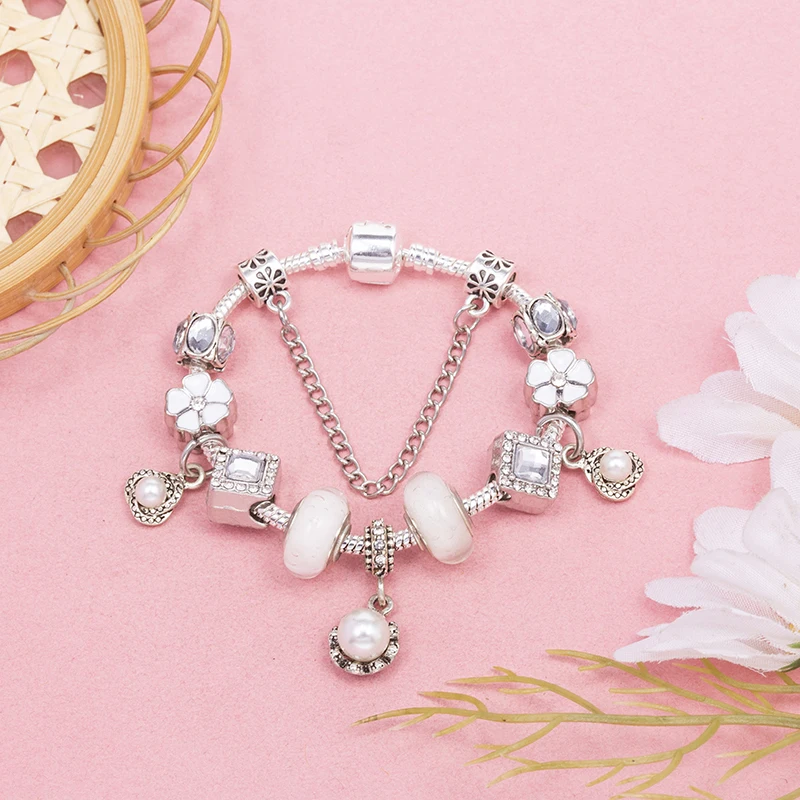 2025 Spring New Light Fine Pearl Pendant Charms Women's Bracelet Source Direct Sales