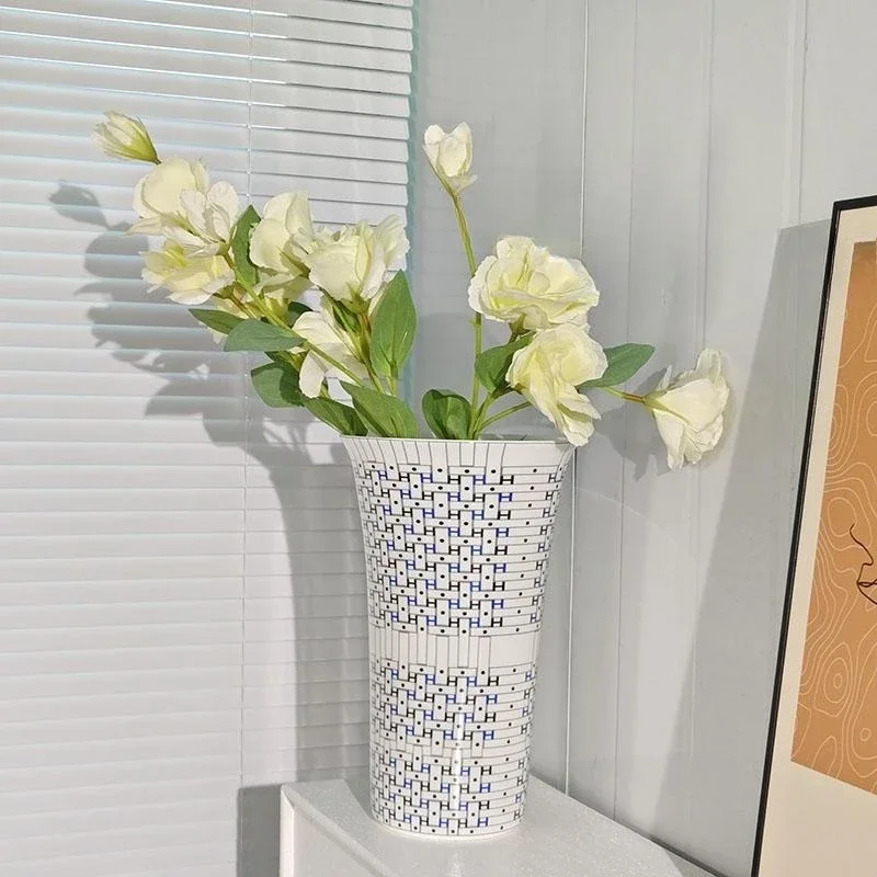 vase, simple modern ceramics, vase ornament living room, flower arrangement vase desktop, creative decoration in the entrance