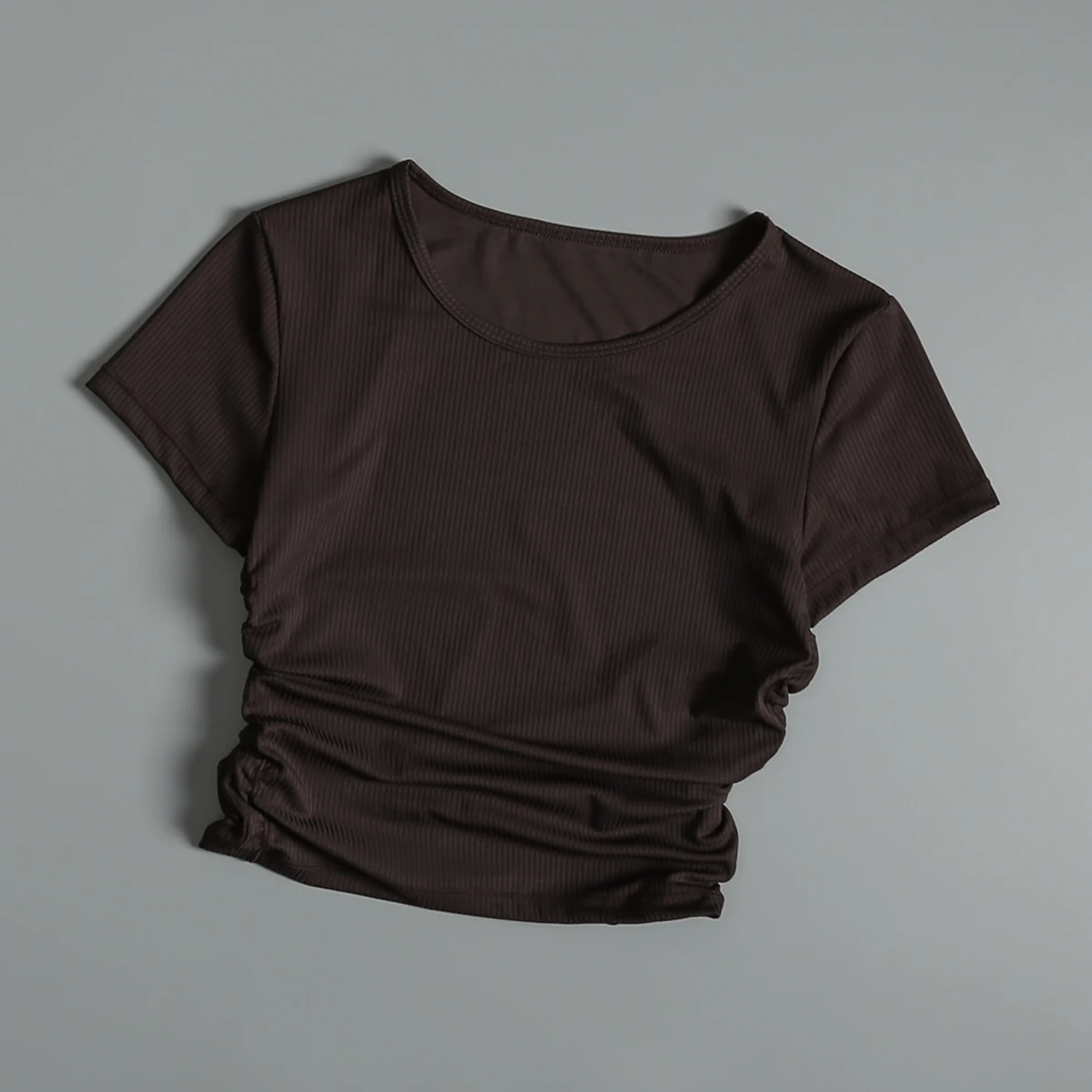 ملابس يوجا جديدة للسيدات بأكمام قصيرة رياضية عالية القيمة، قميص نحيف ونحيف قصير مكشوف للركض واللياقة البدنية سريع الجفاف