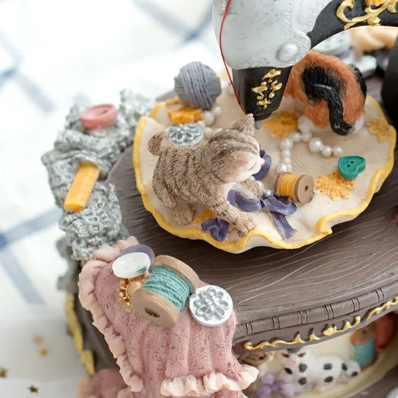 Sewing machine cat music box cartoon retro music box. Christmas and birthday gifts for girls and children