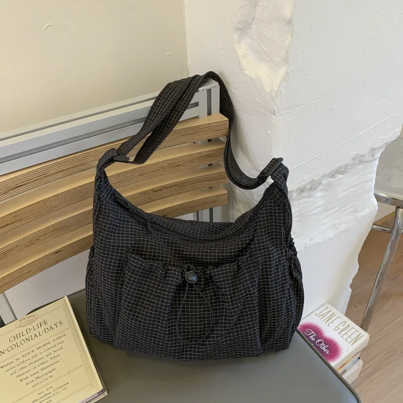 Koreanische Nylon Schulter Tasche Mode Einfache Plaid Zipper Tote Tasche Kordelzug Plissee Wolke Tasche Neue Pendler Umhängetasche Umhängetasche – Detail 13