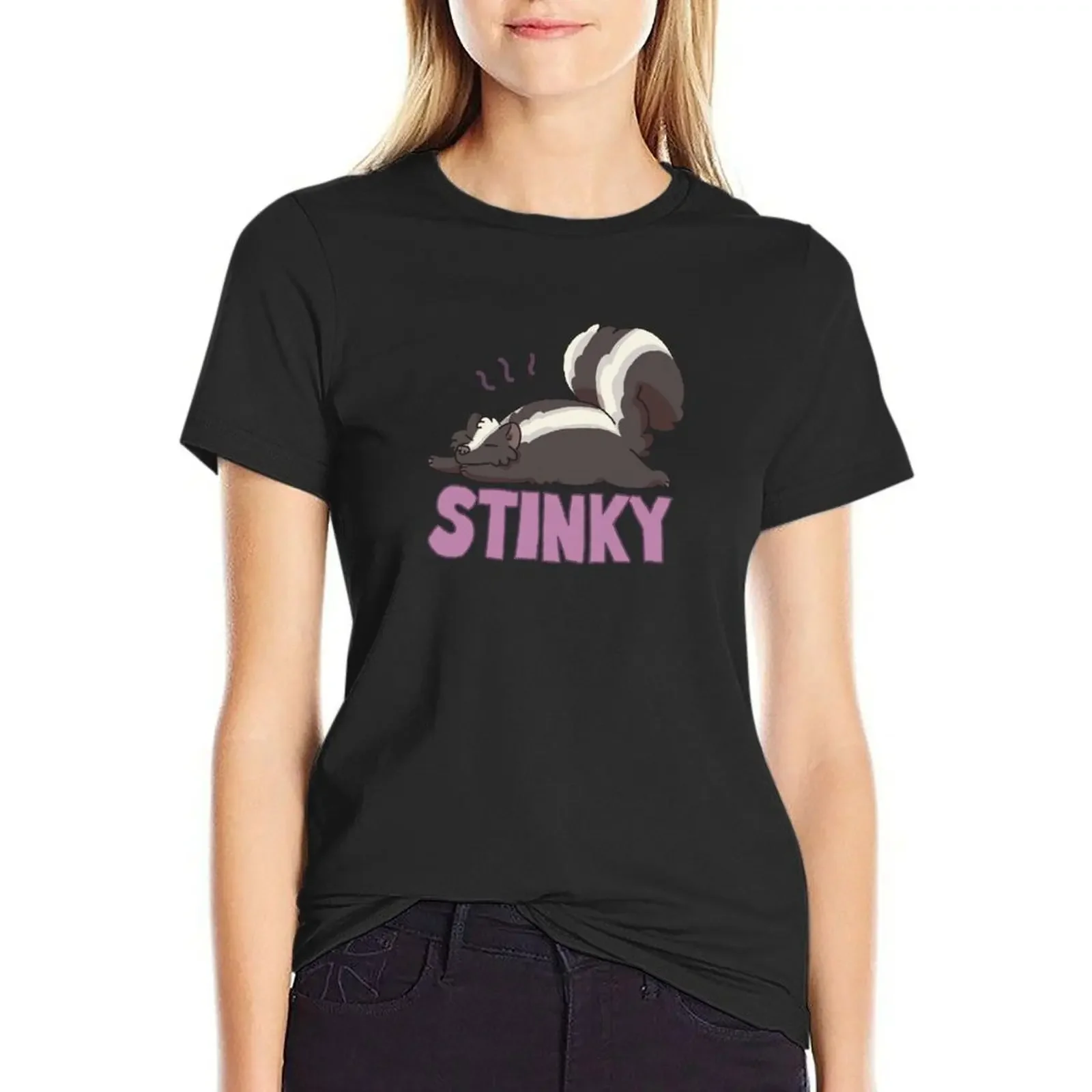 

Stinky Skunk T-Shirt animal print shirt for girls Aesthetic clothing animal prinfor kawaii clothes Women's tee shirt
