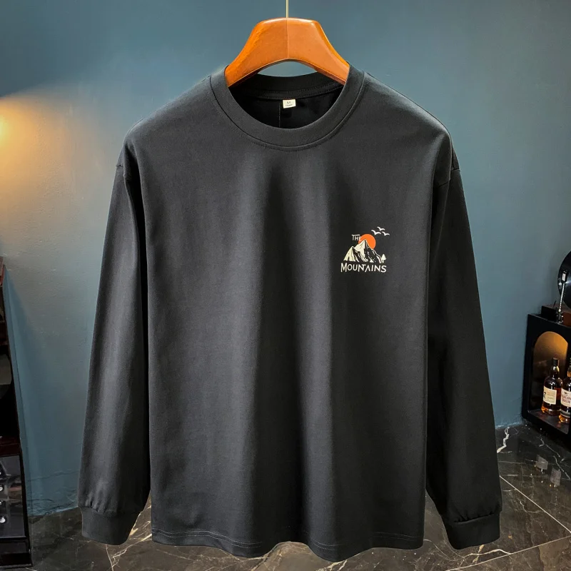 قميص أسود مطبوع بأكمام طويلة للرجال، قميص خريف 2025 عصري ومتعدد الاستخدامات، هوديي فضفاض كبير برقبة دائرية