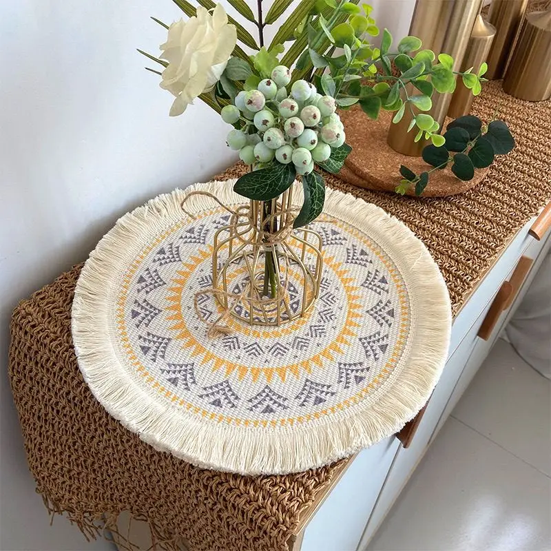 

Bohemian woven cotton placemats, home and kitchen insulation and anti scalding mats, tassel decorative fabric placemats, table a