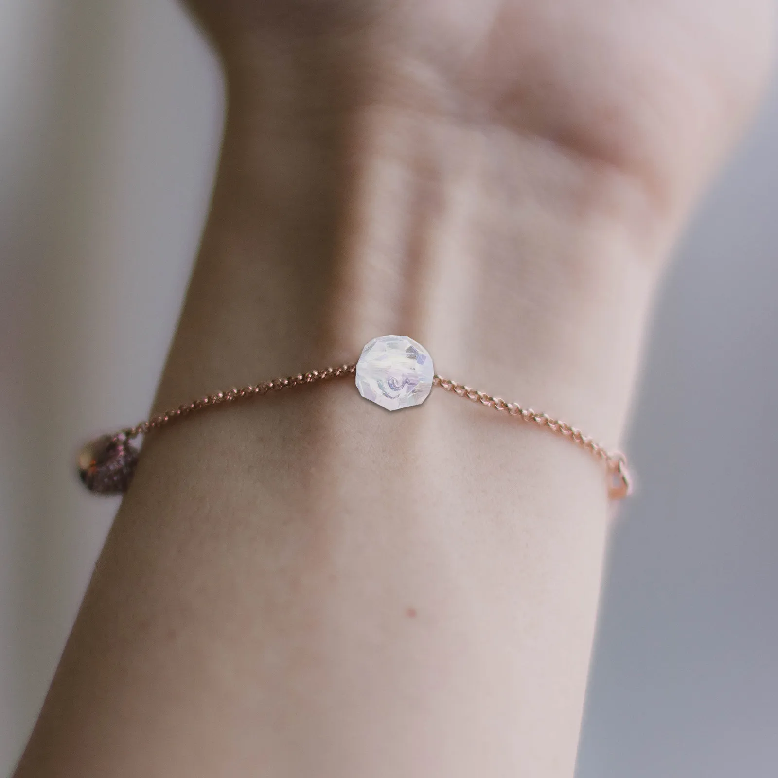 

100Pcs Ab Coated Round Beads Acrylic Smooth Craft Beads for DIY Jewelry Making Bracelet Pendant Vase Filler Spacer Materials