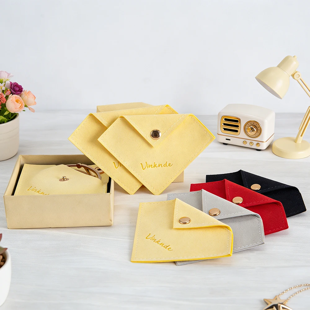 

Custom Logo 100Pcs 6x6cm Triangle Snap Bags Velvet Jewelry Cosmetic Organizer Pouch Earrings Lipstick Eyelash Extensions Dust