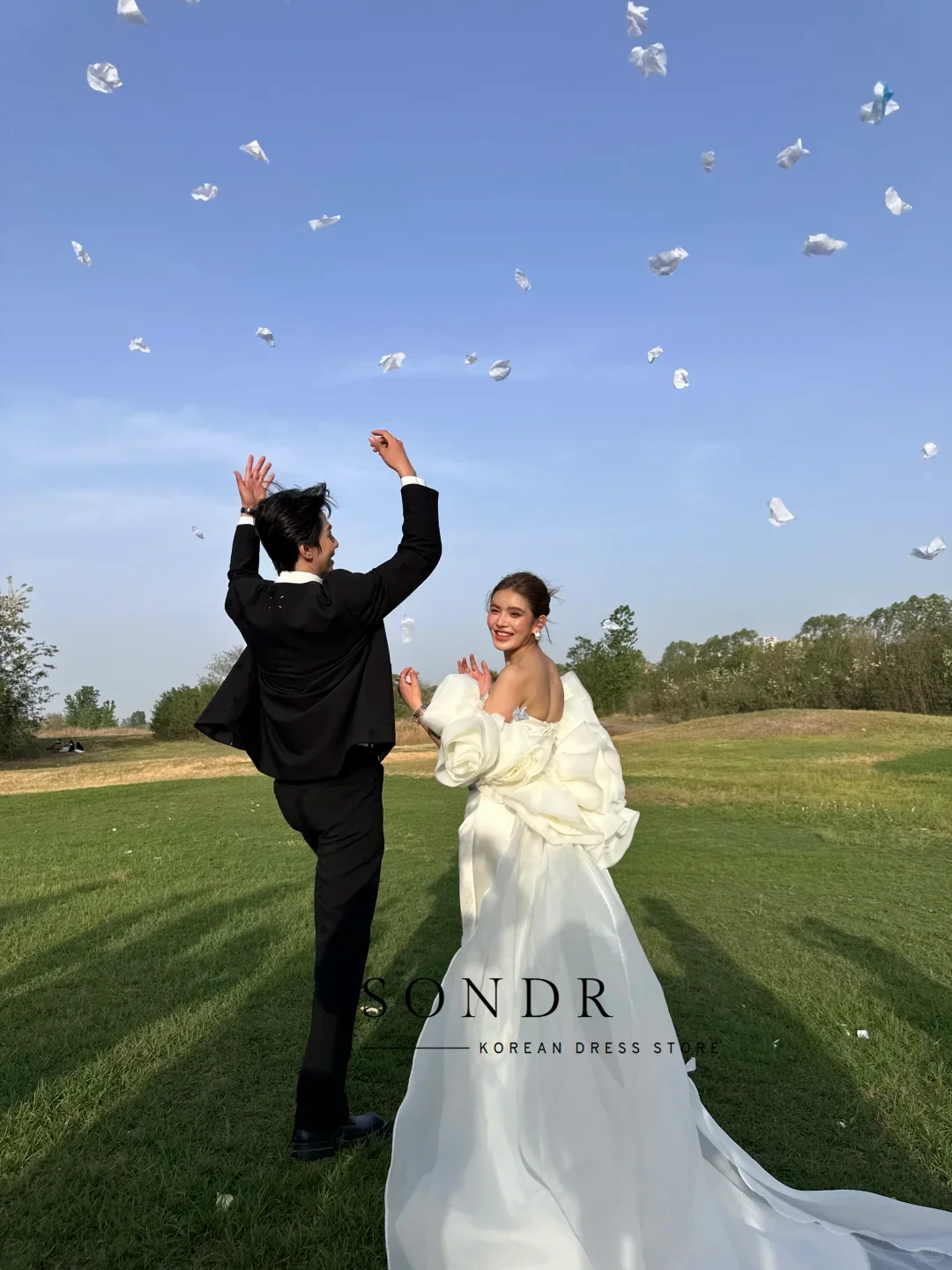 Sondr Customized Luxury Korean Wedding Dresses 3D Flower Shawl Court Train Japanese Luxury Bridal Wedding Party Gown Photo Shoot
