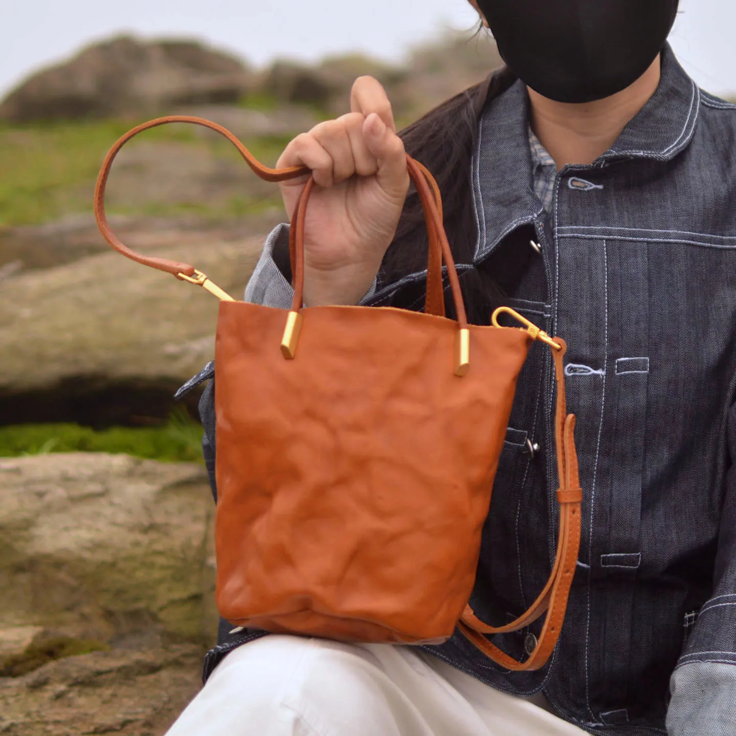 AETOO Leather bucket bag made of top-grain tanned cowhide for ladies. Premium leather handbag with high-grade feel. Korean versi