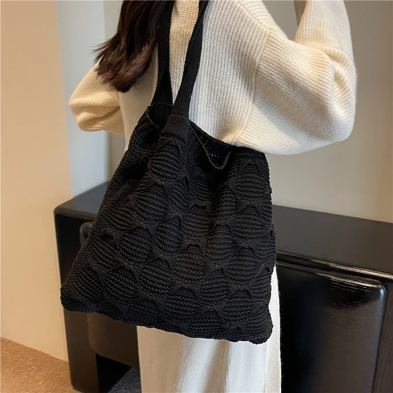 

2025 New French Hollow Weaving High End Design Fashionable Simple Versatile Large Capacity Commuter Shoulder Bag For Women Trend