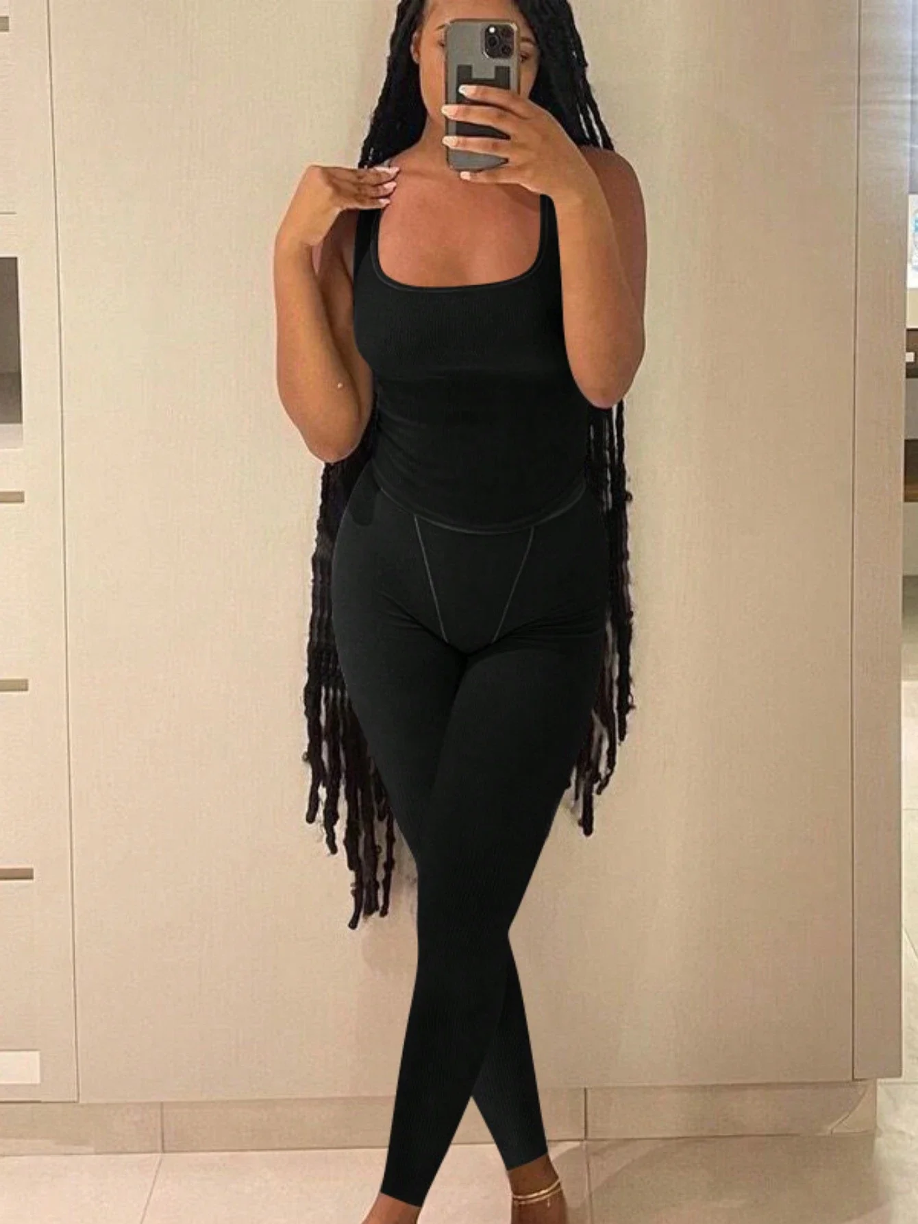 

Комплект из укороченного топа с ребристой текстурой и леггинсов с высокой талией для женщин