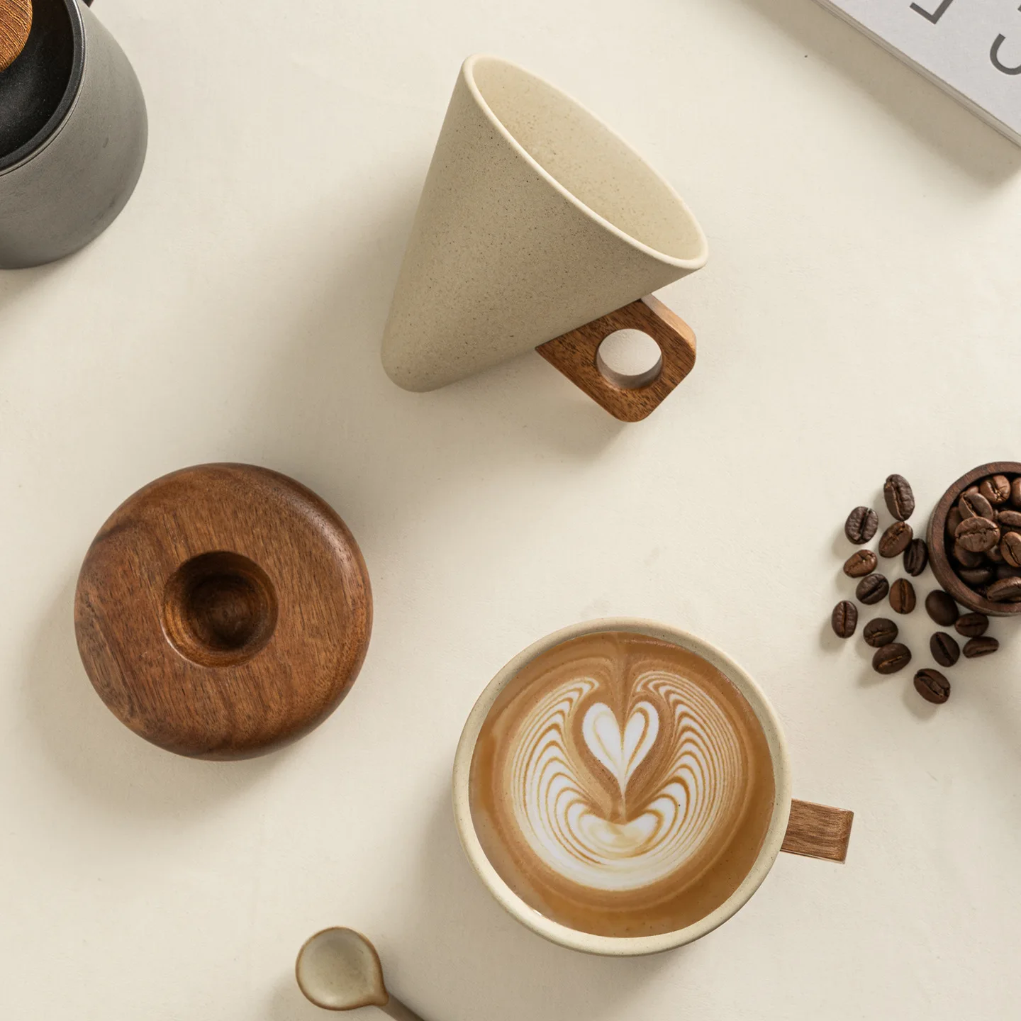 JUSTINLAU 250ML Vintage Ceramic Coffee Cup Tea Cup with Wood Base＆Handle Exquisite Private Cup Coffee Utensils Creative Present
