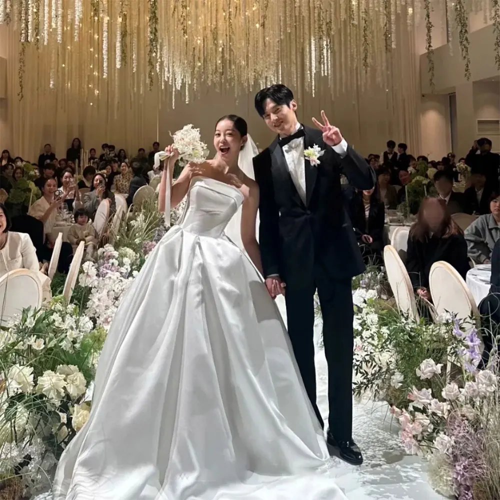 

Необычное свадебное платье принцессы без бретелек, трапециевидное атласное свадебное платье высокого качества, корсет сзади, бальное свадебное платье, халаты по индивидуальному заказу