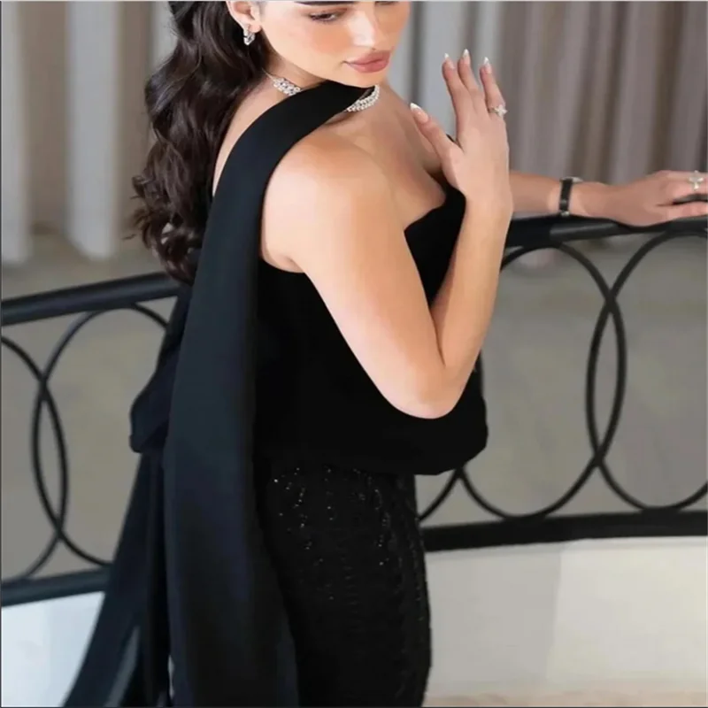 Robe de bal sirène noire personnalisée, sans bretelles, longueur au sol, luxe, sans manches, soirée formelle avec châle