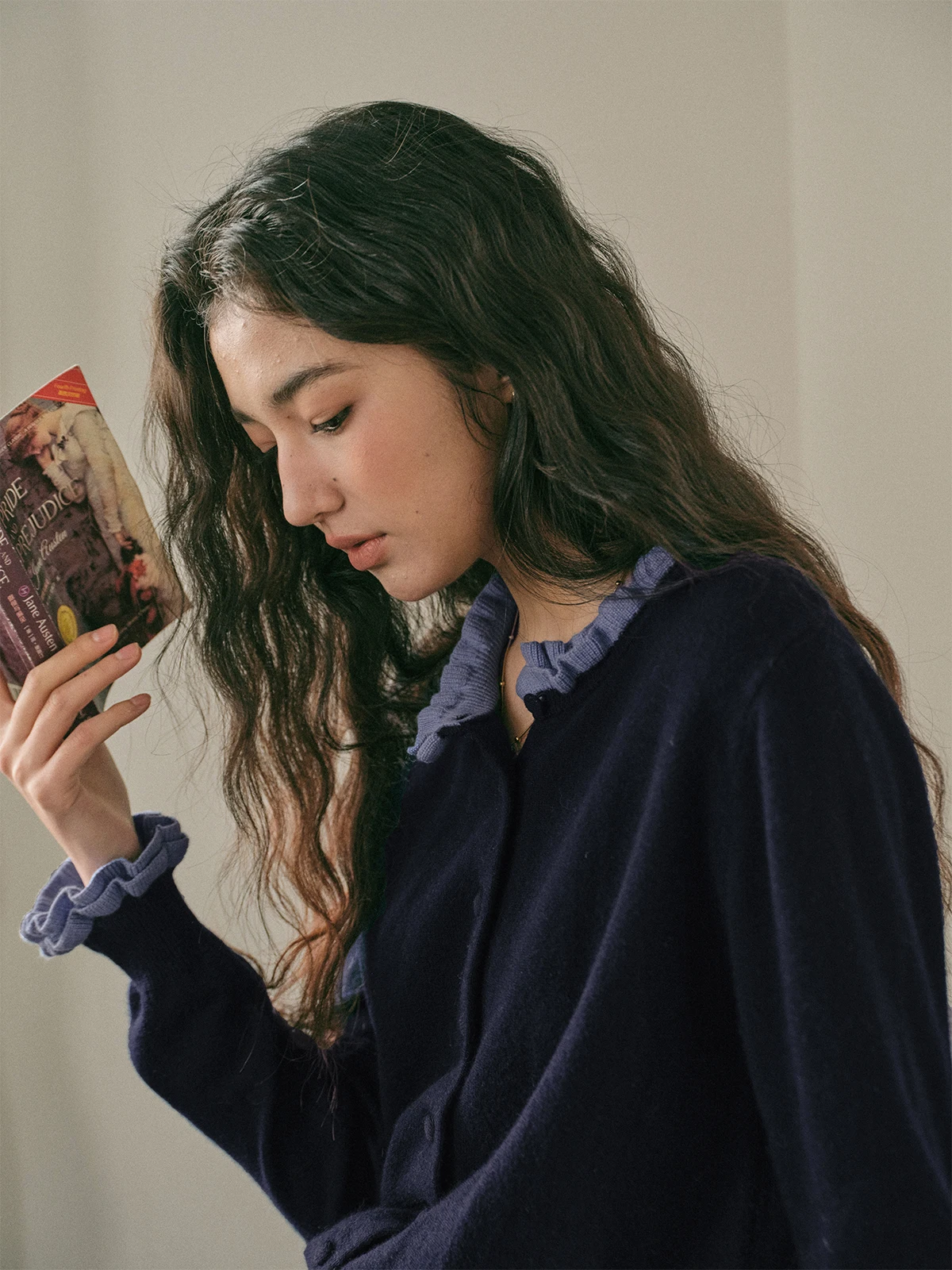 

Женский вязаный кардиган Solighter из 100% шерсти, двухслойный, с цветовыми блоками, новинка весны, с декоративными деревянными элементами, прямой крой