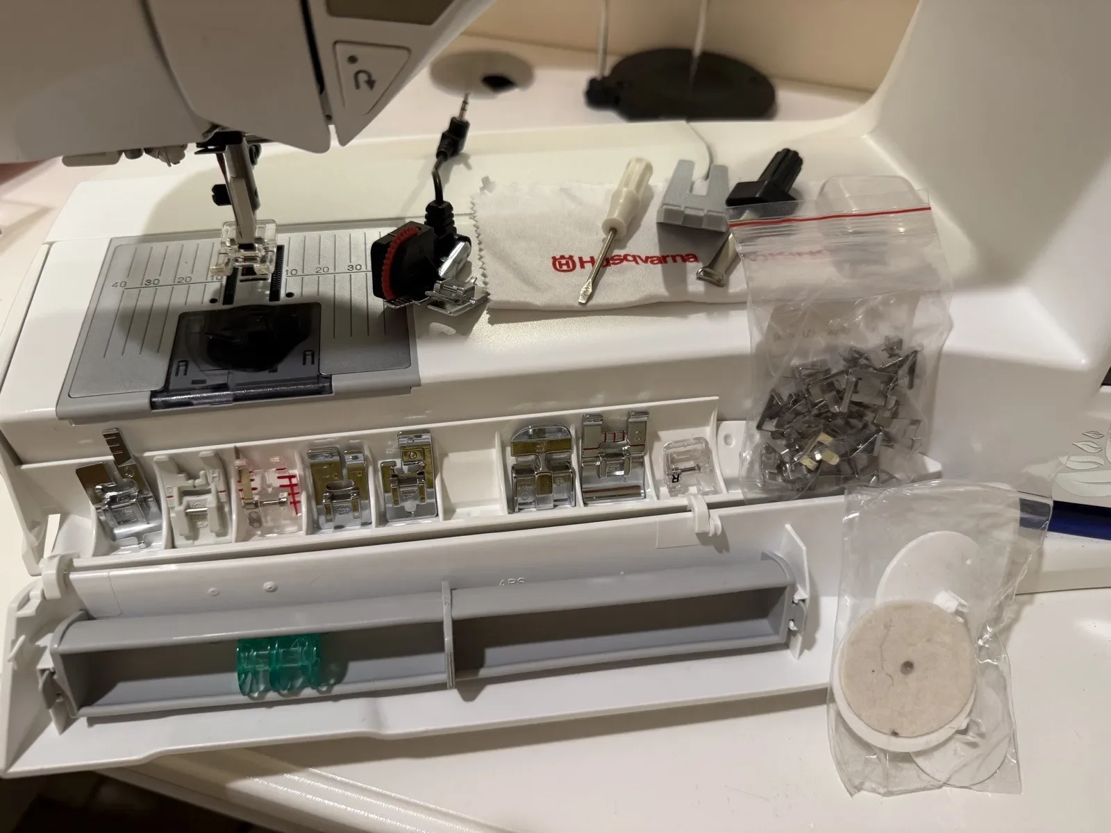 Husqvarna Viking Designer Diamond Royale-Embroidery+Sew+Quilting/Machine Combo