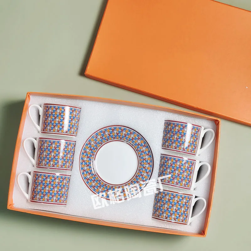 

Bone China Coffee Set Couple Mugs Six Cups and Six Saucers Light Luxury Retro Afternoon Tea Tableware for Home and Gift