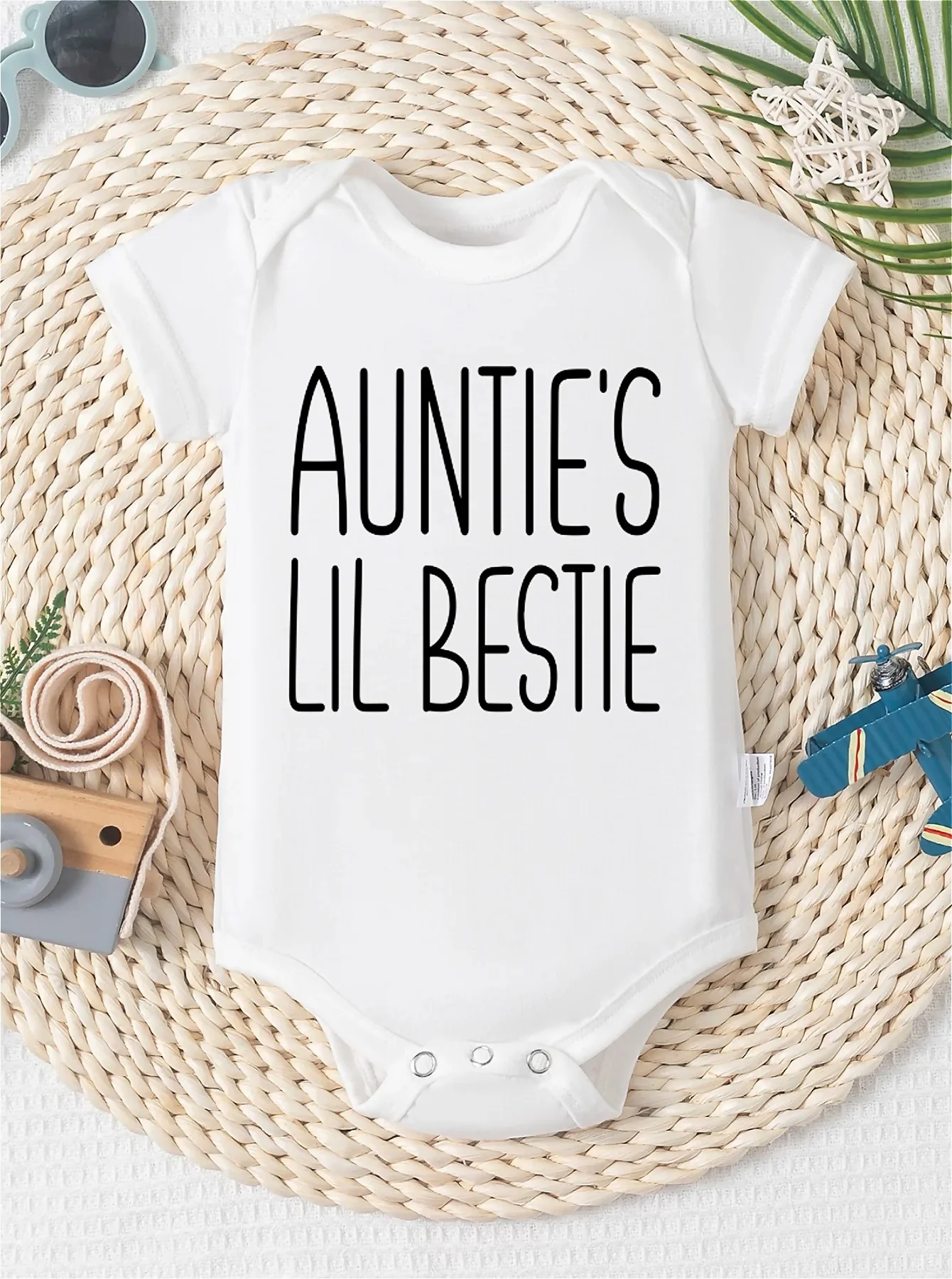 رومبير Auntie's Lil Bestie مطبوع عليه حروف ناعمة ومتعددة الاستخدامات ورقبة دائرية مثلثة للاستخدام الخارجي
