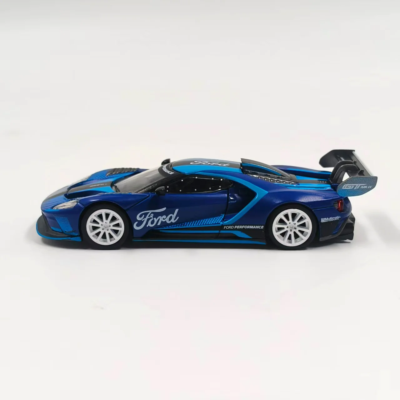 Diecast Minigt 1:64 Scale Ford GT 429 Alloy Car Model - view 2