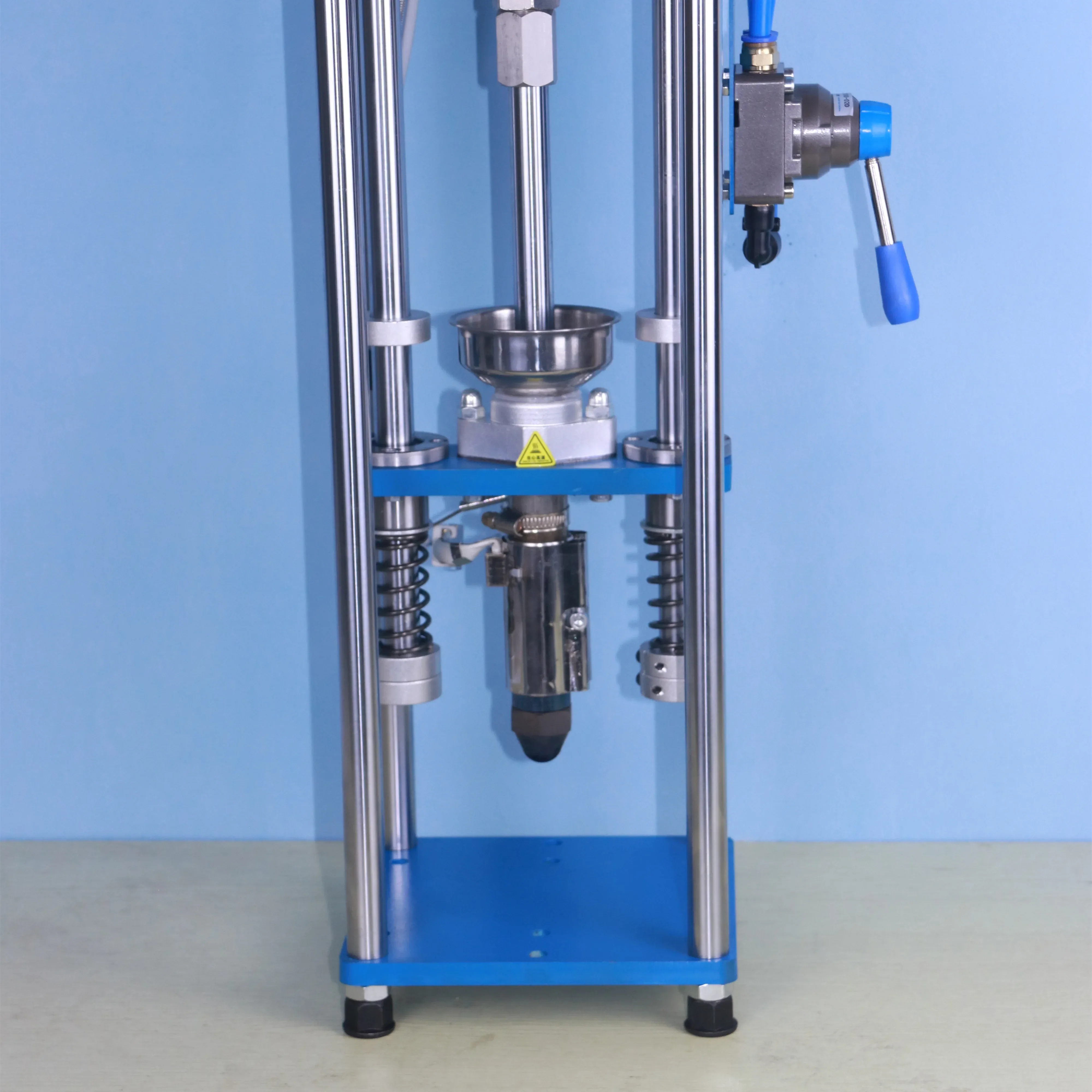 Desktop Inject-ion Molding Machine, Small Pneumatic Inject-ion Molding Machine, Volume 15g Factory Direct Sales