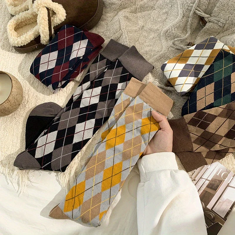 

1 Pair of Women's Autumn/winter British College Style Diamond Checkered Knee High Socks for Warmth