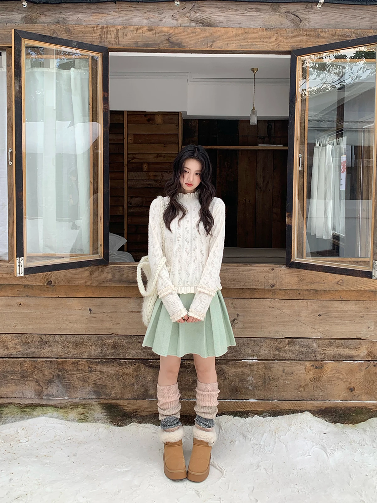 

Женская кофта большого размера с отделкой из флиса, в корейском стиле, осенне-зимняя, с цветочной вышивкой, светло-бежевая, повседневная, свободного кроя