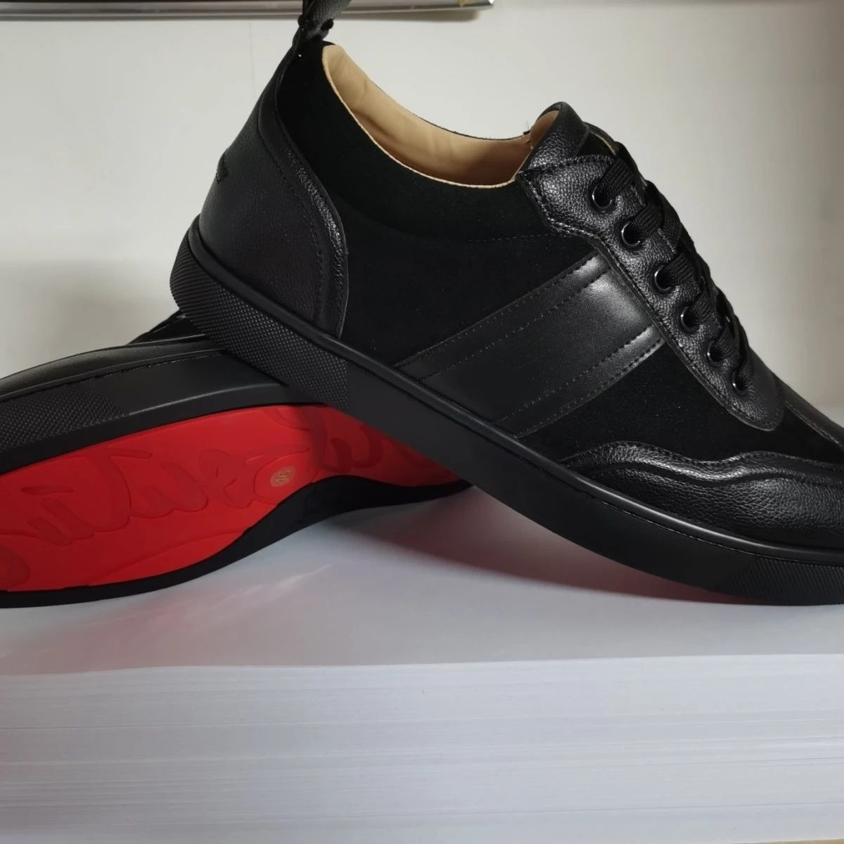 

Fashion new trend classic lace-up casual red sole breathable low-top board shoes sneakers