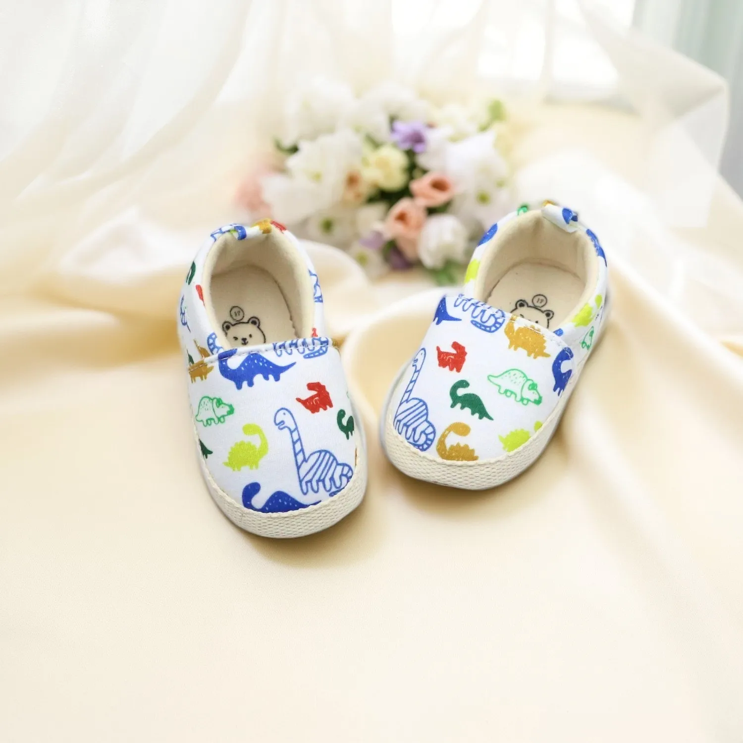 

RABEISIR baby canvas shoes, one foot baby walking shoes, 0-6-12-18 months, graffiti cute patterns, anti slip and breathable