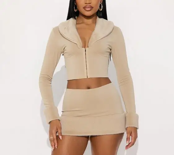 

Autumn and Winter Fold Down Fur Collar Long Sleeved Patchwork Hidden Button Exposed Navel Waist Bag Short Skirt Set for Women