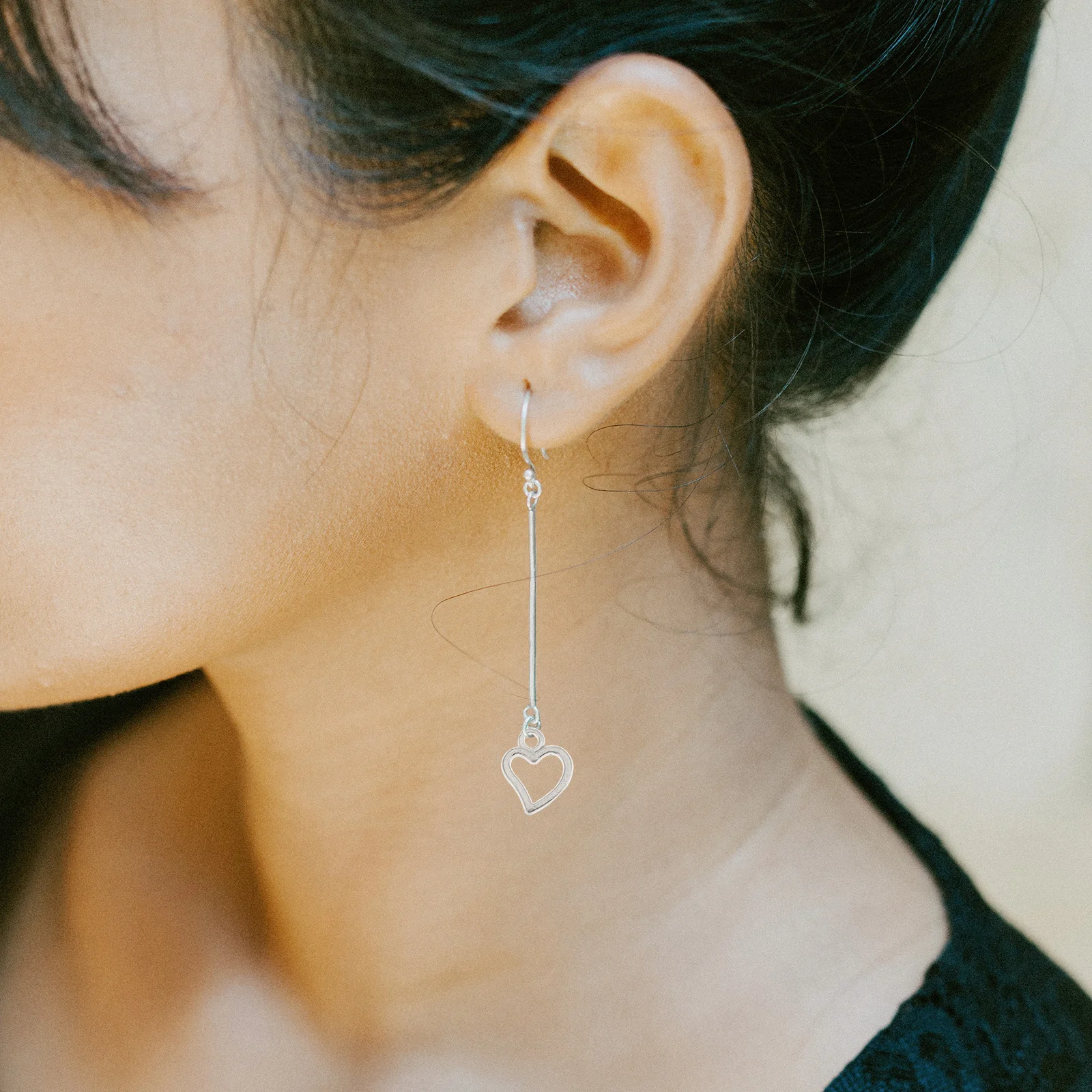 100 قطعة إكسسوارات مجوهرات على شكل قلب المعلقات سبائك جوفاء قلادة ذاتية الصنع لسوار القرط مفتاح سلسلة صنع الحرف اليدوية